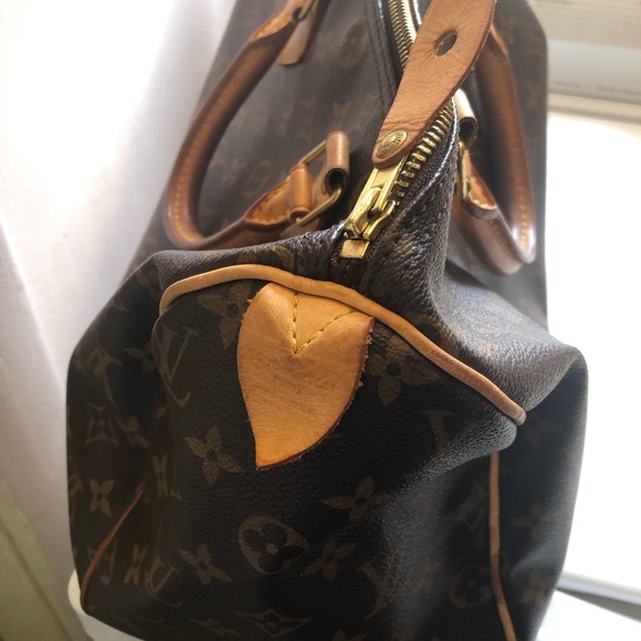 Louise Vuitton. Fair condition still look great - Picture 5 of 10